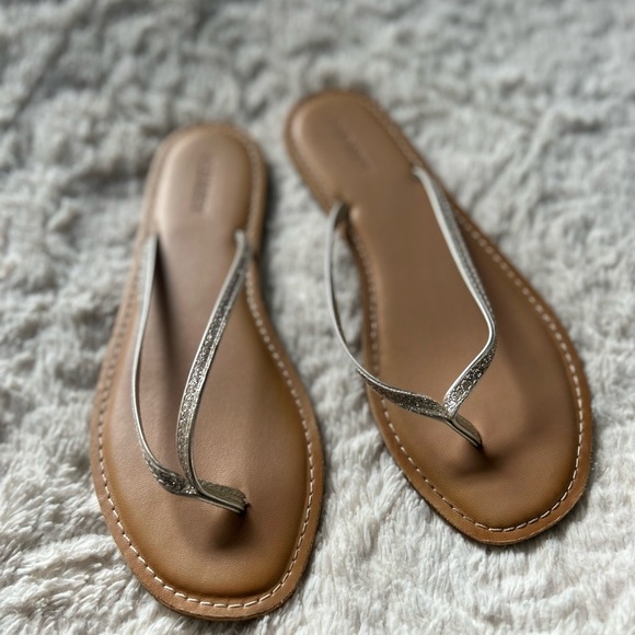 Old Navy Flip Flop sandals - Picture 5 of 5